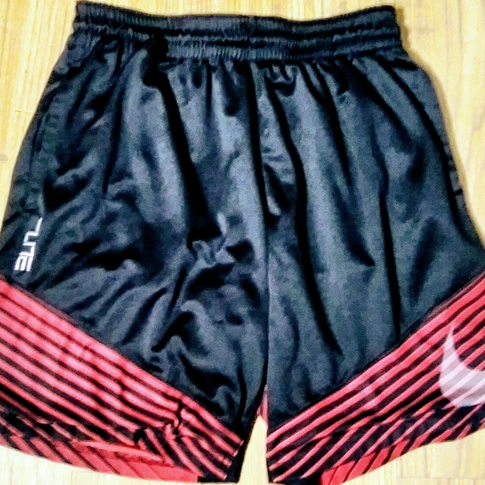 NIKE SHORTS "Black & Red Athletic"